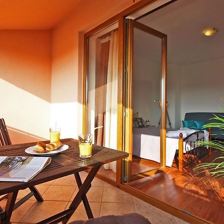 Brijunisol - 3 Apartments Top Position Near The Beautiful Beach 파자나 외부 사진