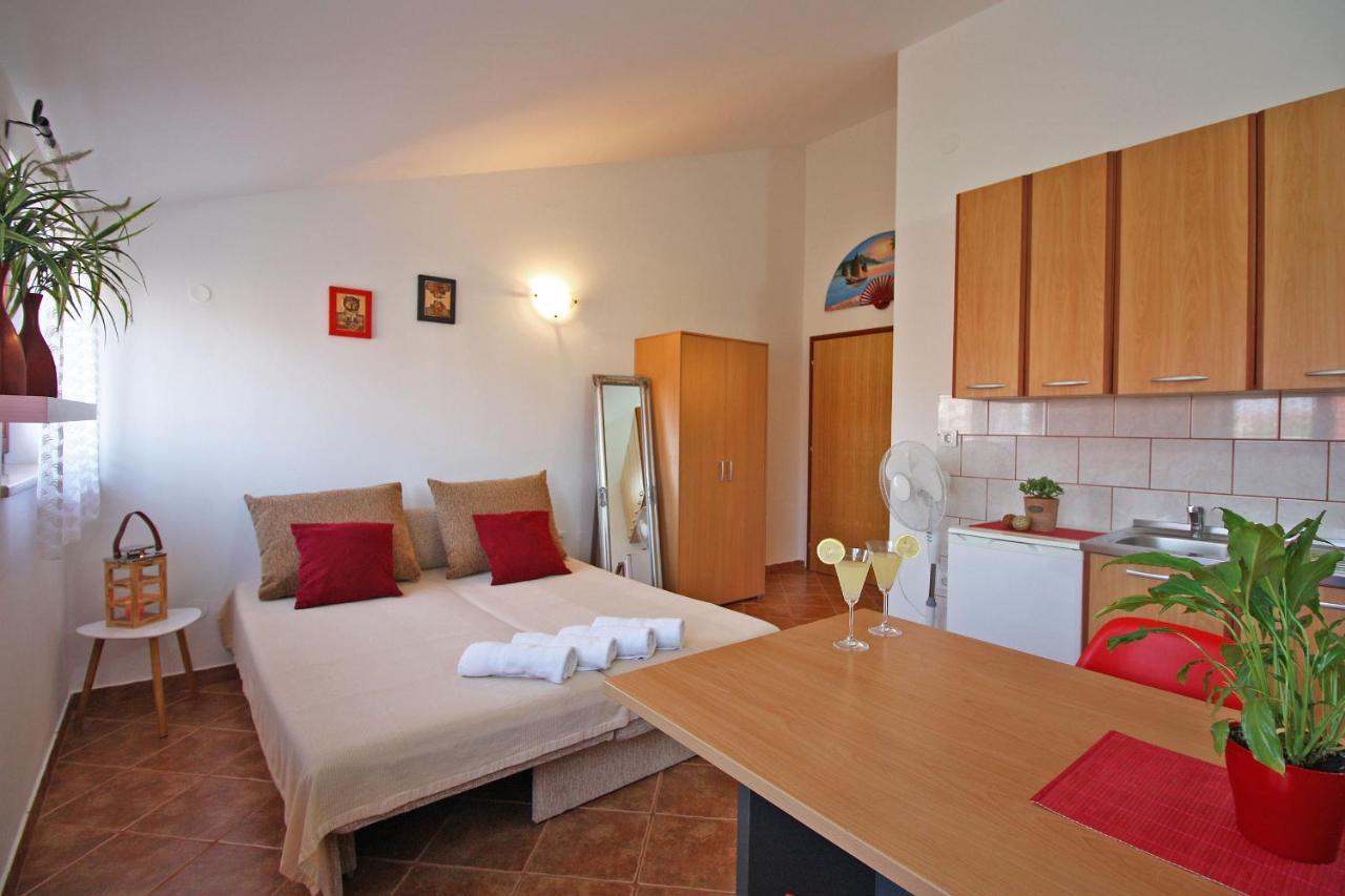Brijunisol - 3 Apartments Top Position Near The Beautiful Beach 파자나 외부 사진