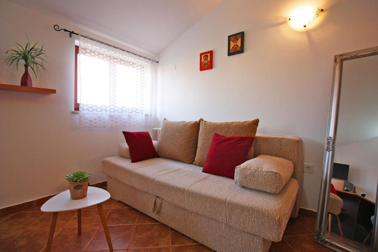 Brijunisol - 3 Apartments Top Position Near The Beautiful Beach 파자나 외부 사진