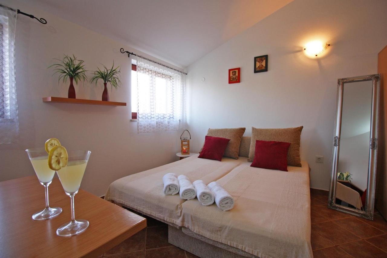 Brijunisol - 3 Apartments Top Position Near The Beautiful Beach 파자나 외부 사진