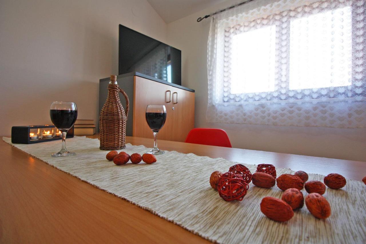 Brijunisol - 3 Apartments Top Position Near The Beautiful Beach 파자나 외부 사진