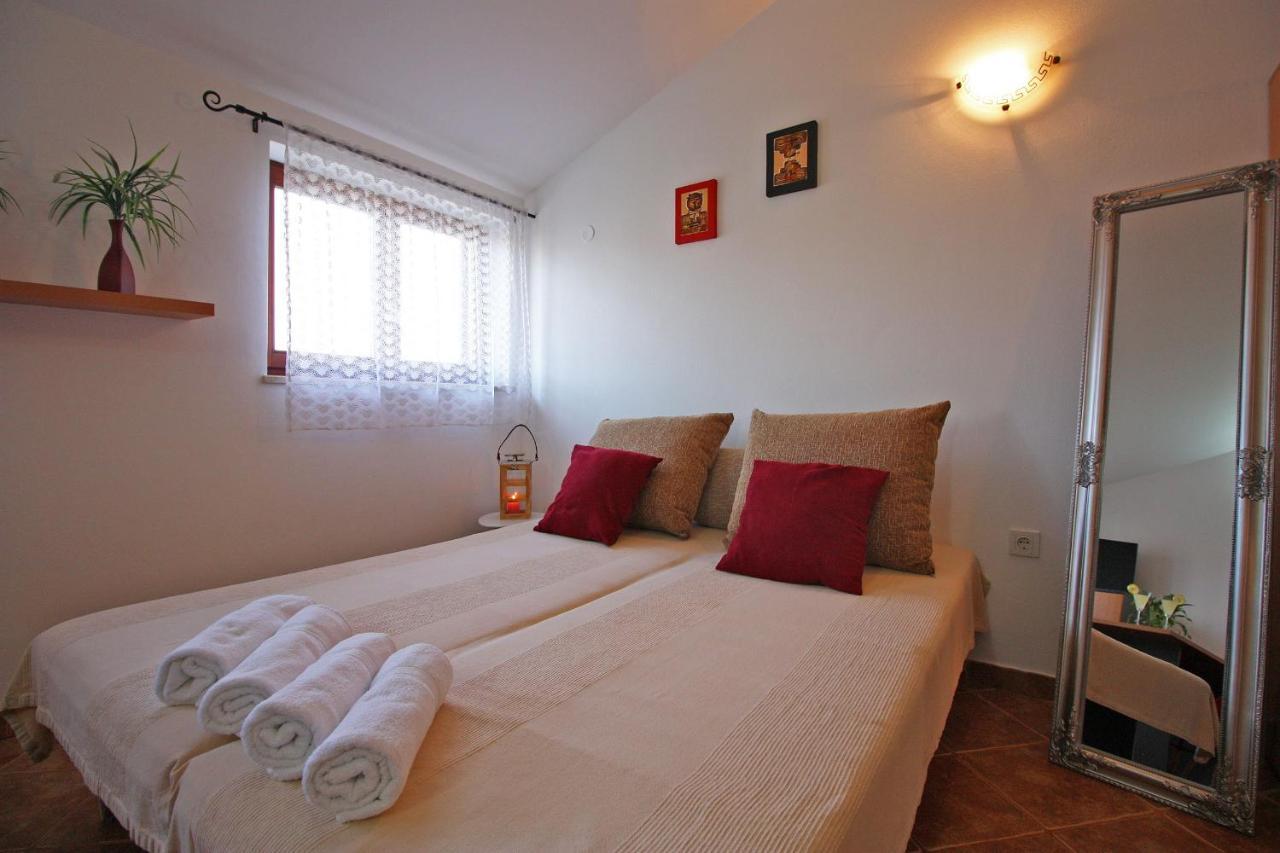 Brijunisol - 3 Apartments Top Position Near The Beautiful Beach 파자나 외부 사진