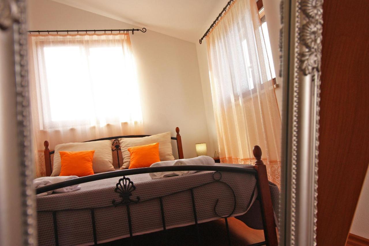 Brijunisol - 3 Apartments Top Position Near The Beautiful Beach 파자나 외부 사진
