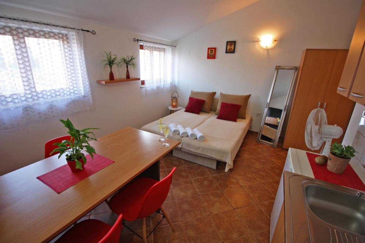 Brijunisol - 3 Apartments Top Position Near The Beautiful Beach 파자나 외부 사진