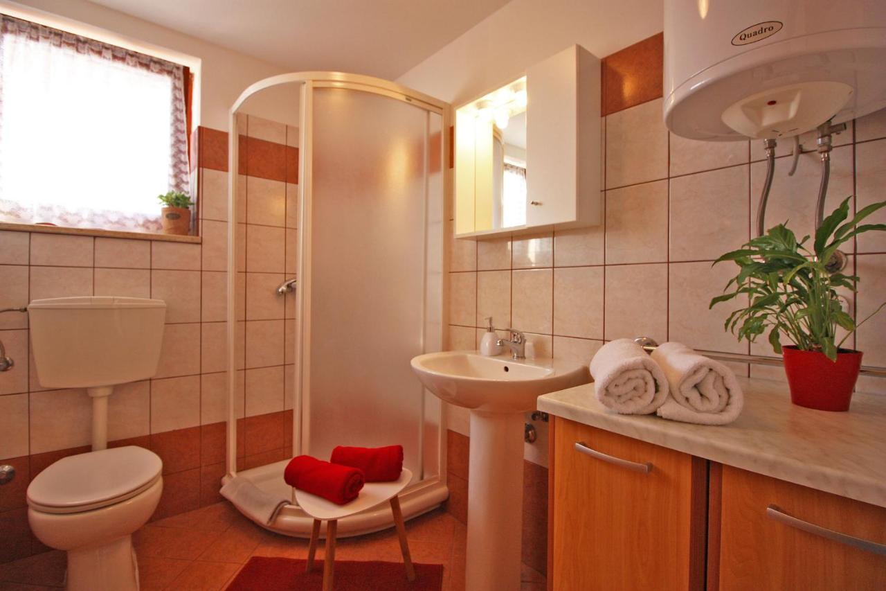 Brijunisol - 3 Apartments Top Position Near The Beautiful Beach 파자나 외부 사진