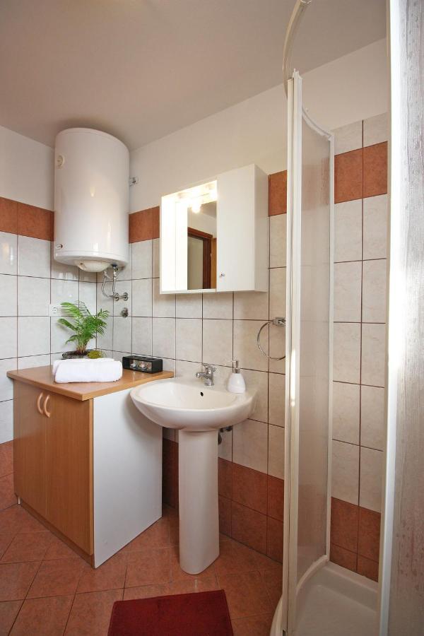 Brijunisol - 3 Apartments Top Position Near The Beautiful Beach 파자나 외부 사진