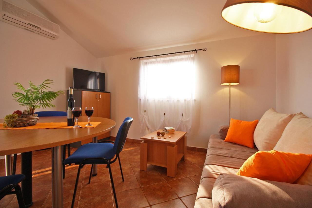 Brijunisol - 3 Apartments Top Position Near The Beautiful Beach 파자나 외부 사진